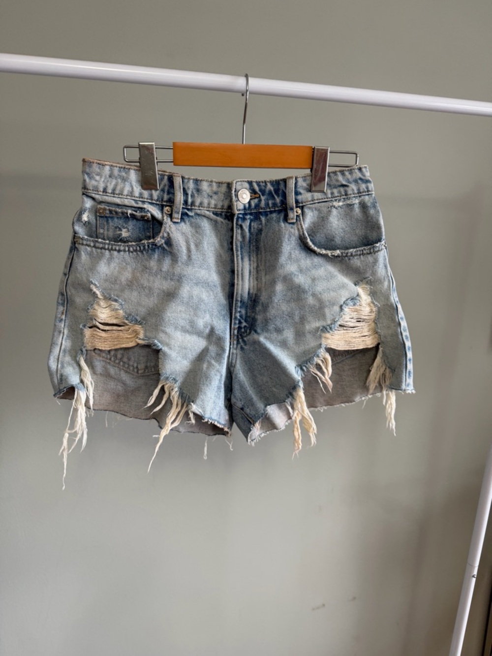 Zara Ripped Medium Wash Blue Jean Shorts Size 4